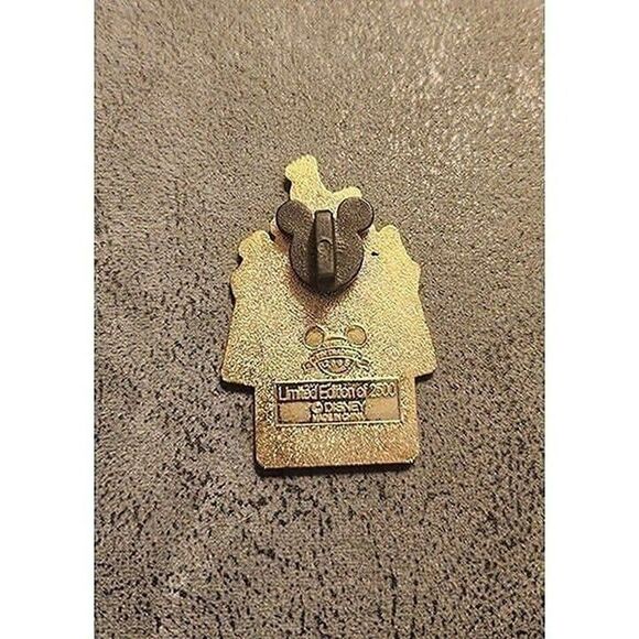 Disney Limited Edition Mickey Mouse Christmas Pin - Picture 4 of 4